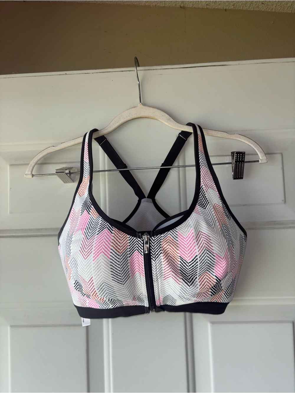 Victoria Sport front-close sports bra size 34 DD